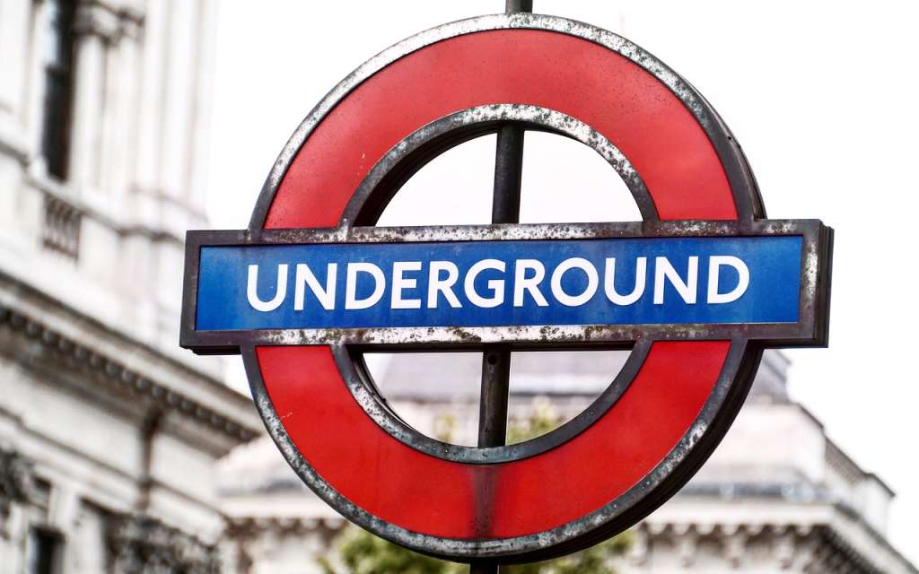 underground metro sign